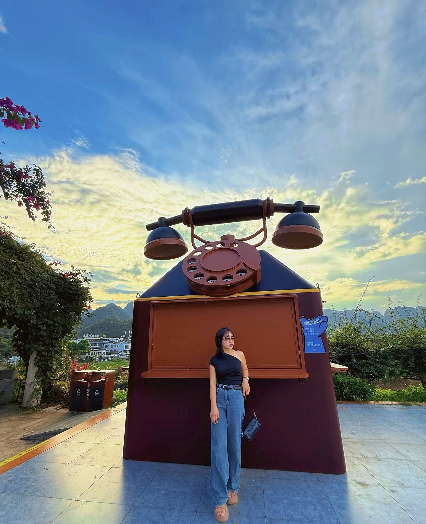 Rotary phone kiosk